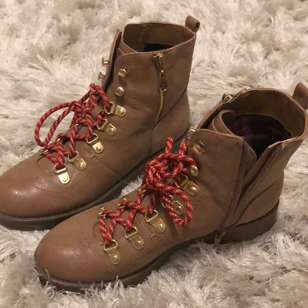 Tan boots with pink blue and white shoelaces